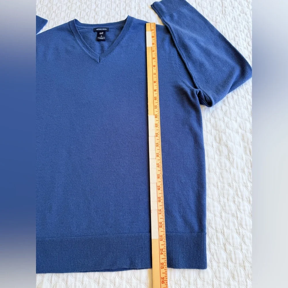Gap Men’s Merino Wool V-Neck Sweater Blue Size Medium